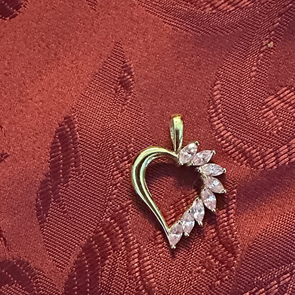 Elegant Gold Heart Pendant